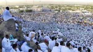 بث مباشر.. حجاج بيت الله ينفرون من عرفات إلى مزدلفة بعد أدائهم ركن الحج الأعظم