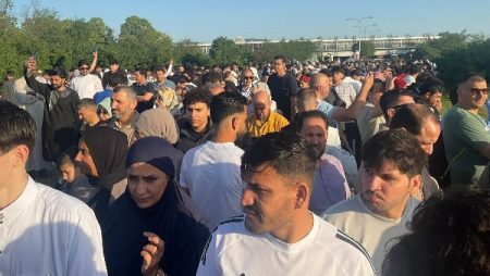 آلاف المسلمين يؤدون صلاة عيد الأضحى المبارك في المركز الإسلامي الكبير بفيينا