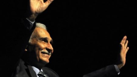 أبرزهم ليلى علوي ومصطفى شعبان.. توافد نجوم الفن على عزاء الراحل عبدالرحمن أبو زهرة بمسجد المشير