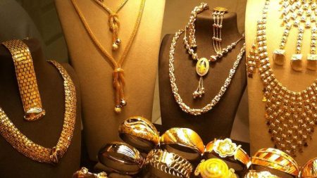 استقرار سعر الذهب في مصر بمستهل التعاملات الصباحية اليوم الإثنين