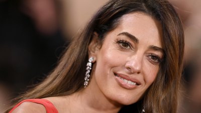 بيفرلي هيلز، كاليفورنيا - 11 يناير: (للاستخدام التحريري فقط) تحضر أمل كلوني حفل توزيع جوائز جولدن جلوب السنوي الثالث والثمانين في فندق بيفرلي هيلتون في 11 يناير 2026 في بيفرلي هيلز، كاليفورنيا. (تصوير أكسيل/باور-جريفين/فيلم ماجيك)