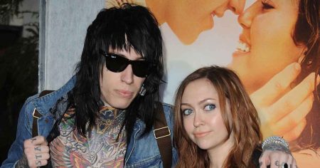 Trace Cyrus ينتقد الأخت براندي لاستئجاره منزلًا “موبوءًا بالعفن” ورفضها استرداد أمواله