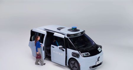 هنا يأتي أوجاي، سيارة الأجرة الآلية الصينية الصنع الجديدة من Waymo