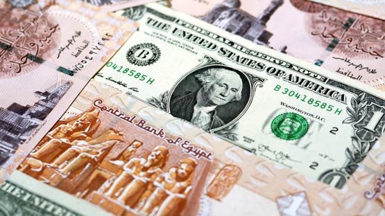لماذا انخفض سعر الدولار في مصر بعد الإجازة؟
