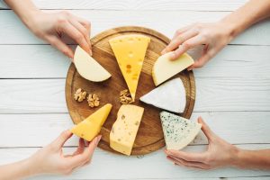 يجد الاستطلاع أن الأمريكيين يتحولون إلى الجبن من أجل المذاق والتنوع والبروتين