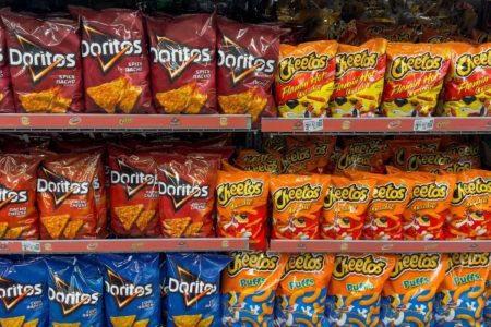 شركة PepsiCo المصنعة لدوريتوس ترفع أسعار أكياس الرقائق الصغيرة: تقرير