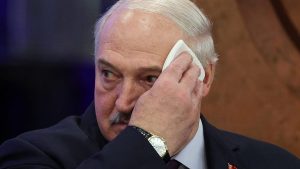 لوكاشينكا يعتذر لزيلينسكي ويصفه بـ”الشاب وعديم الخبرة”