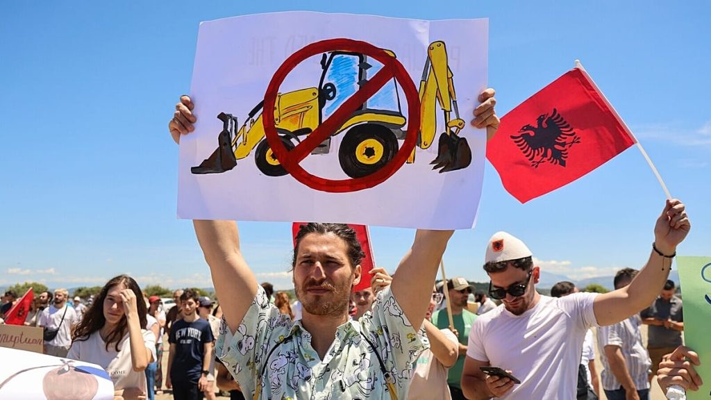 “تحركوا دون تأخير”: بروكسل تحذر ألبانيا بشأن مشروع منتجع مرتبط بترامب
