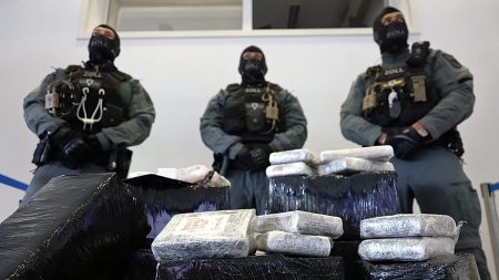 ألمانيا تضبط أطنانًا من الكوكايين في عملية ضبط بقيمة 500 مليون يورو، واعتقال المشتبه بهم في إسبانيا