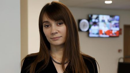 أعضاء البرلمان الأوروبي يطالبون الاتحاد الأوروبي بفرض عقوبات على الرئيسة السابقة لقناة RT France زينيا فيدوروفا