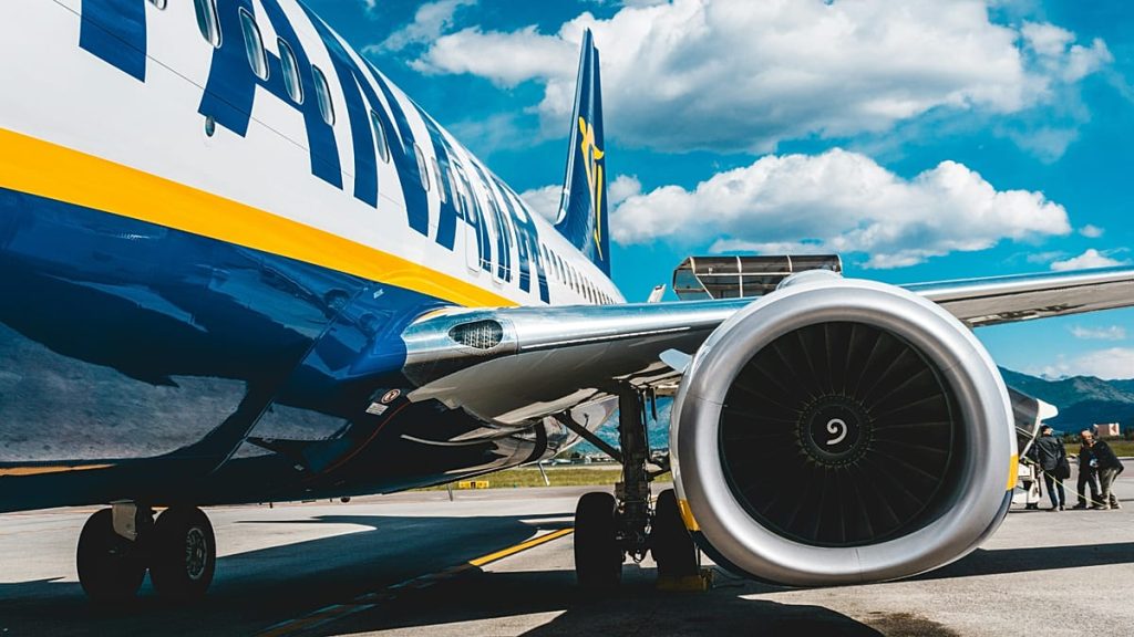 يحقق المنظمون في شركة Ryanair بشأن رسوم الجلوس العائلية المثيرة للجدل