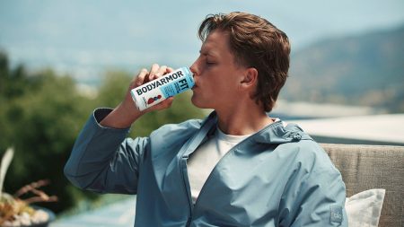 يتم إطلاق BODYARMOR FIT كمشروب رياضي فوار بدعم من Joe Burrow