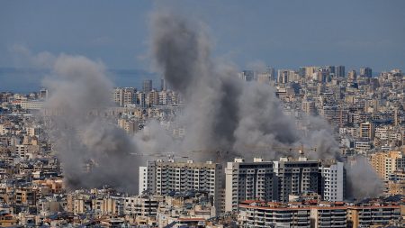 إسرائيل تقصف حزب الله في بيروت بعد انتهاك وقف إطلاق النار بالصواريخ