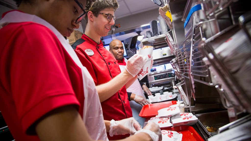 تفتتح Chick-fil-A أول مطبخ أشباح للتوصيل فقط في فلوريدا في ميامي