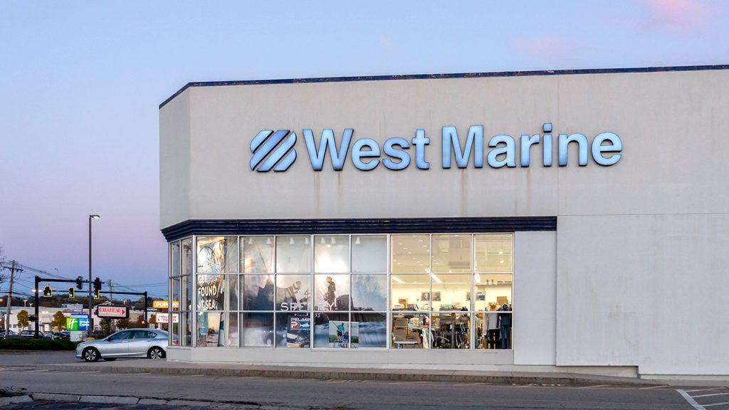 شركة West Marine تغلق 59 متجراً في 23 ولاية وسط تقديم طلبات الإفلاس
