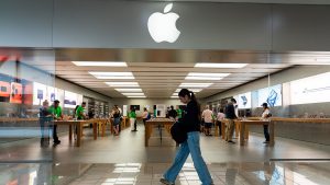 يمكن لعملاء Apple دفع المزيد لأن الطلب على الذكاء الاصطناعي يؤدي إلى ارتفاع تكاليف الرقائق: تقرير