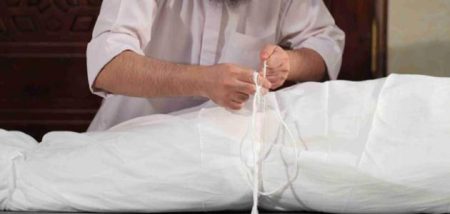 عقوبة من يُفشي أسرار غُسل المتوفي.. الإفتاء توضح