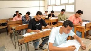 طلاب الثانوية العامة بالغردقة يؤدون امتحان اللغة الأجنبية الثانية وسط إجراءات تنظيمية مشددة