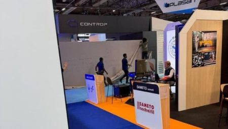 فرنسا تغلق أجنحة شركات إسرائيلية في معرض يوروساتوري وتخفض صفة ممثليها إلى زوار