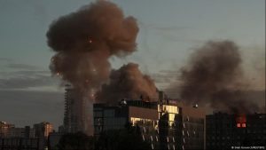 قصف الأسطول الأمريكي.. وإطلاق صافرات الإنذار في البحرين