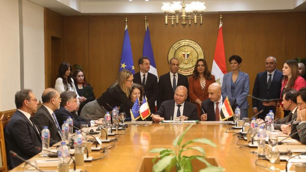 وزير النقل يوقع اتفاقًا لإنشاء مدرسة تكنولوجيا تطبيقية بمعهد وردان ويشهد تدشين أخرى بمدينة بدر
