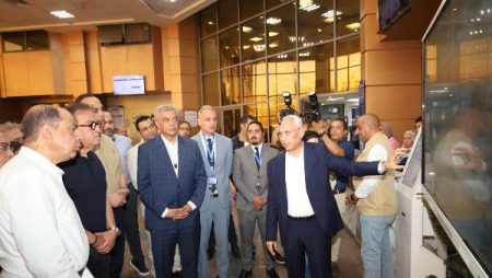 وزير الصحة يتفقد مستشفى الكبد والجهاز الهضمي والثلاثي بجامعة المنيا