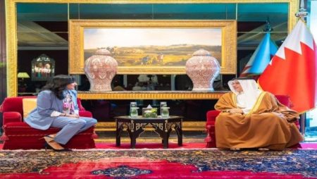 ولي العهد البحريني يؤكد الحرص على مواصلة الدفع بالعلاقات الثنائية المتميزة مع كندا