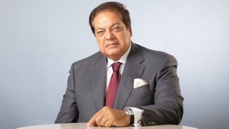 النائب محمد أبو العينين يحتفي بفوز منتخب مصر: شرفتوا الكرة المصرية وكتبتم تاريخا جديدا