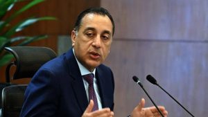مدبولي: الاعتماد على الصناعة الوطنية في مشروعات البنية التحتية والأولوية للصرف الصحي
