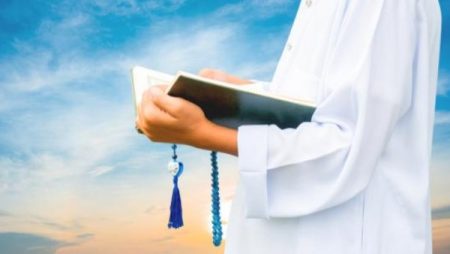 هل الجهر بذكر الله عز وجل بدعة؟.. علي جمعة يجيب