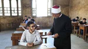 طلاب العلمي بالثانوية الأزهرية يؤدون اليوم امتحان الصرف