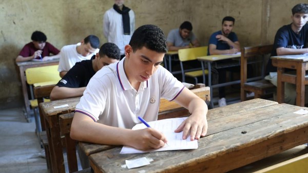 اليوم.. طلاب العلمي بالثانوية الأزهرية يؤدون امتحان مادة الأحياء