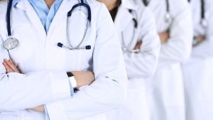 يربك المرضى ويؤخر التشخيص.. هل يمكن الاعتماد على الذكاء الاصطناعي بدلا من الطبيب؟