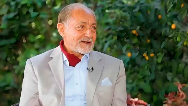 حاتم صلاح ينعى عبدالعزيز مخيون: هتوحشني يا أبو شداد