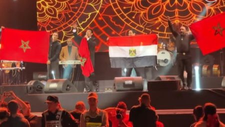 بعد ليلة استثنائية بموازين.. سعد الصغير يرفع علمي مصر والمغرب