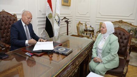 محافظ القاهرة يعتمد نتيجة الفصل الدراسى الثاني للشهادة الإعدادية بنسبة نجاح 73%