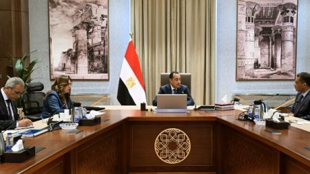 مدبولي يوجه بضرورة إحداث نقلة حضارية شاملة بمدينة الغردقة والمدن السياحية بالبحر الأحمر