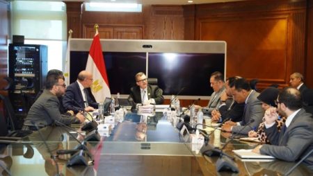 إعادة هيكلة بنك الاستثمار القومي.. وزير التخطيط يبحث مع «NI للاستشارات» استراتيجية توسعها