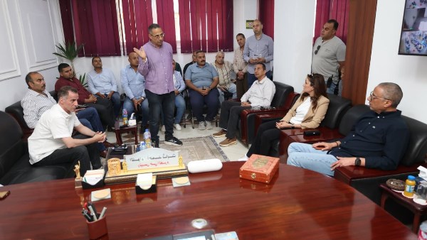 محافظ الجيزة يجتمع برئيس حى الهرم ونوابه لمتابعة سير العمل وانتظام تقديم الخدمات