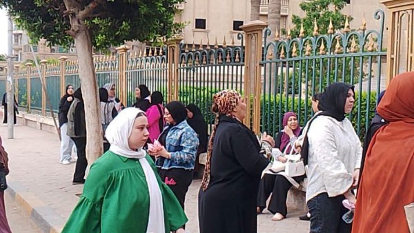 الكل بيدعيلهم.. بدأ امتحانات الثانوية العامة في المنوفية في ثاني أيامها