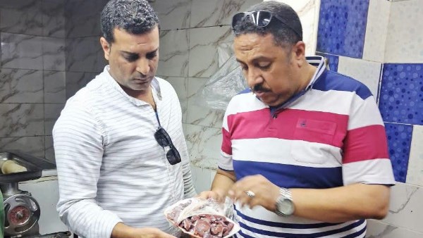 ضبط 330 كيلو لحوم ودواجن فاسدة داخل مطاعم شهيرة بمدينة أسيوط ضبط 330 كيلو لحوم ودواجن فاسدة داخل مطاعم شهيرة بمدينة أسيوط