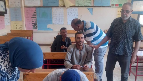 محافظ أسيوط: قوافل محو الأمية تسهم في بناء الإنسان وتعزيز الوعي المجتمعي بالقرى والمراكز محافظ أسيوط: قوافل محو الأمية تسهم في بناء الإنسان وتعزيز الوعي المجتمعي بالقرى والمراكز