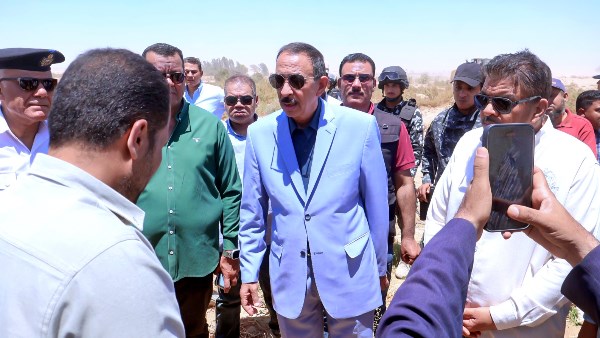 محافظ سوهاج يشهد تنفيذ قرار إزالة تعدٍ على 60 فدان أملاك دولة بالمنشاة محافظ سوهاج يشهد تنفيذ قرار إزالة تعدٍ على 60 فدان أملاك دولة بالمنشاة
