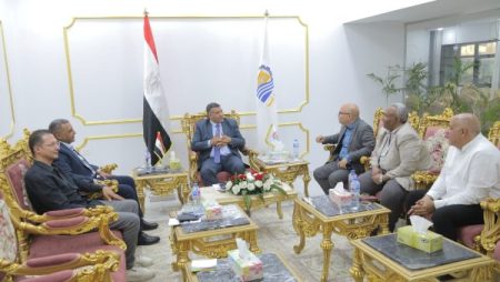 محافظ قنا يبحث مع رئيس هيئة مشروعات الصرف سبل التعاون بالمشروعات المشتركة