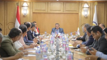 أخبار قنا.. إحالة المتغيبين للتحقيق بوحدتين صحيتين بنجع حمادى..إحالة 4 ملاحظين ومراقب للتحقيق بلجنة دبلومات فنية بسبب محمول