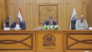 خلال لقاء جماهيرى.. محافظ قنا يناقش301 شكوى وطلب للمواطنين ويوجه بحلول عاجلة