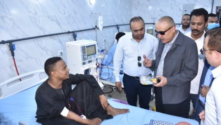 لتخفيف معاناة المرضى.. محافظ الأقصر يفتتح وحدة الغسيل الكلوي الجديدة بمدينة إسنا