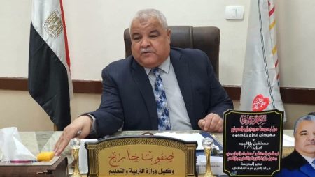 ماراثون الثانوية العامة يبدأ غدا.. وكيل تعليم الأقصر يجتمع بأعضاء مركز توزيع أسئلة الامتحانات