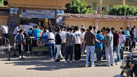 انطلاق امتحانات الثانوية العامة بالأقصر لـ 6758 طالباً وطالبة وسط إجراءات مشددة