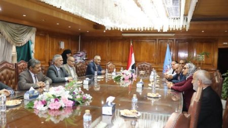 أخبار الوادي الجديد | التوسع في إنتاج أصناف القمح والتمور.. والمحافظ تبحث فرص التعاون مع شركة “إنجازات